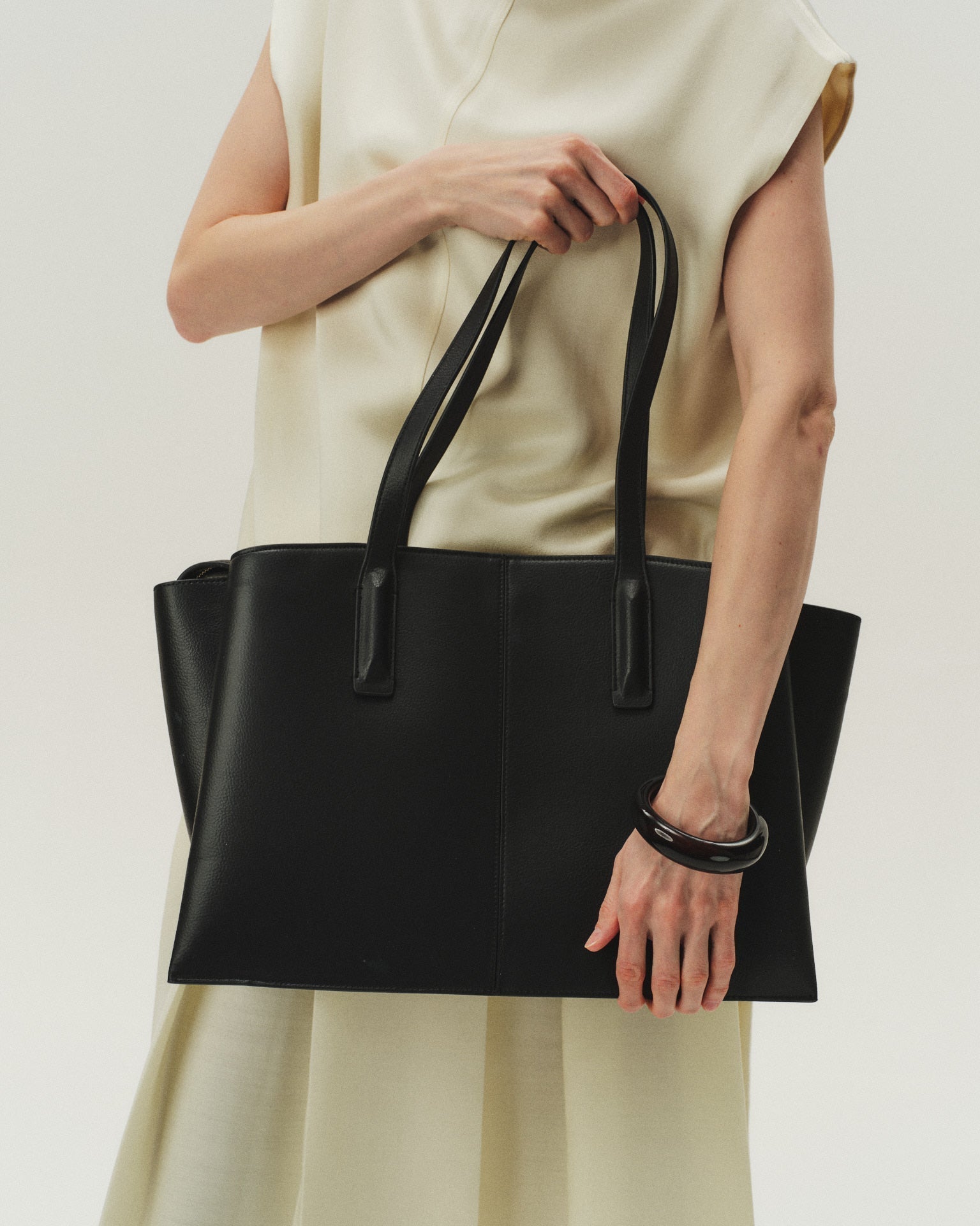The Essential Tote - Taupe